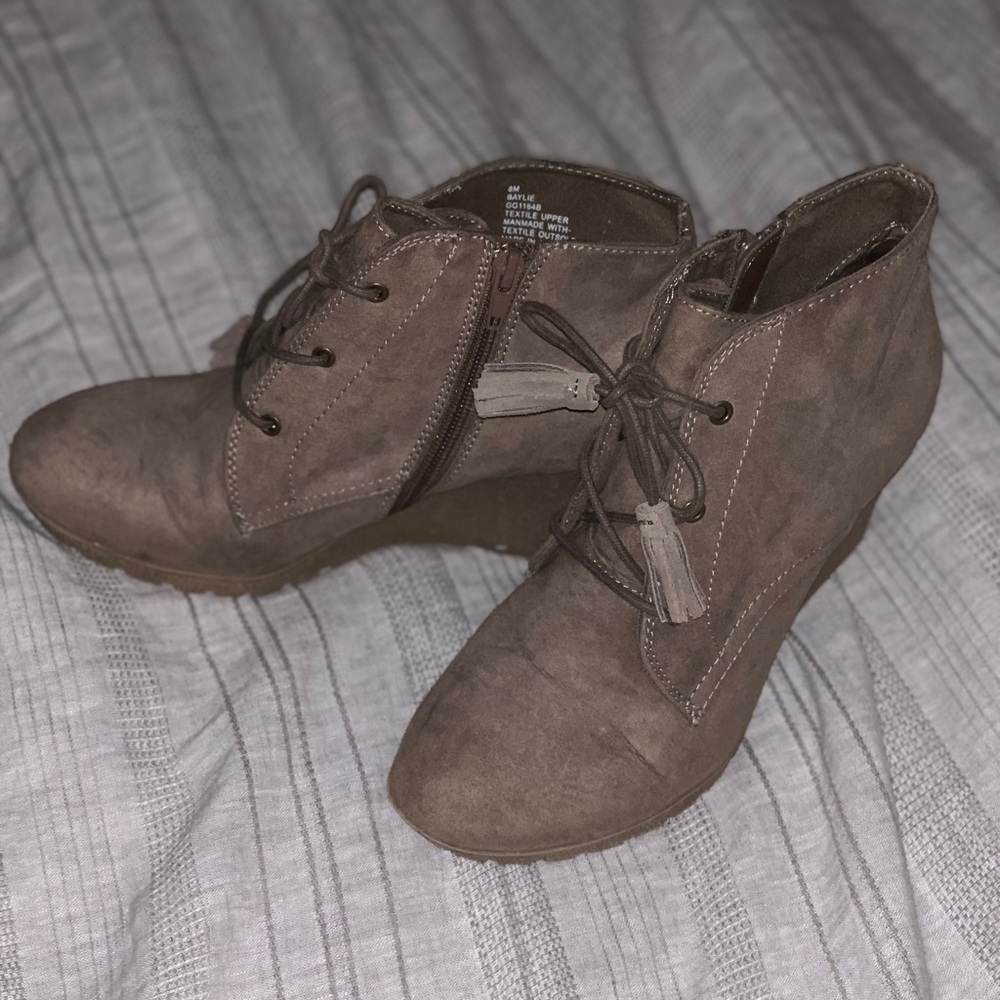 Mia wedges